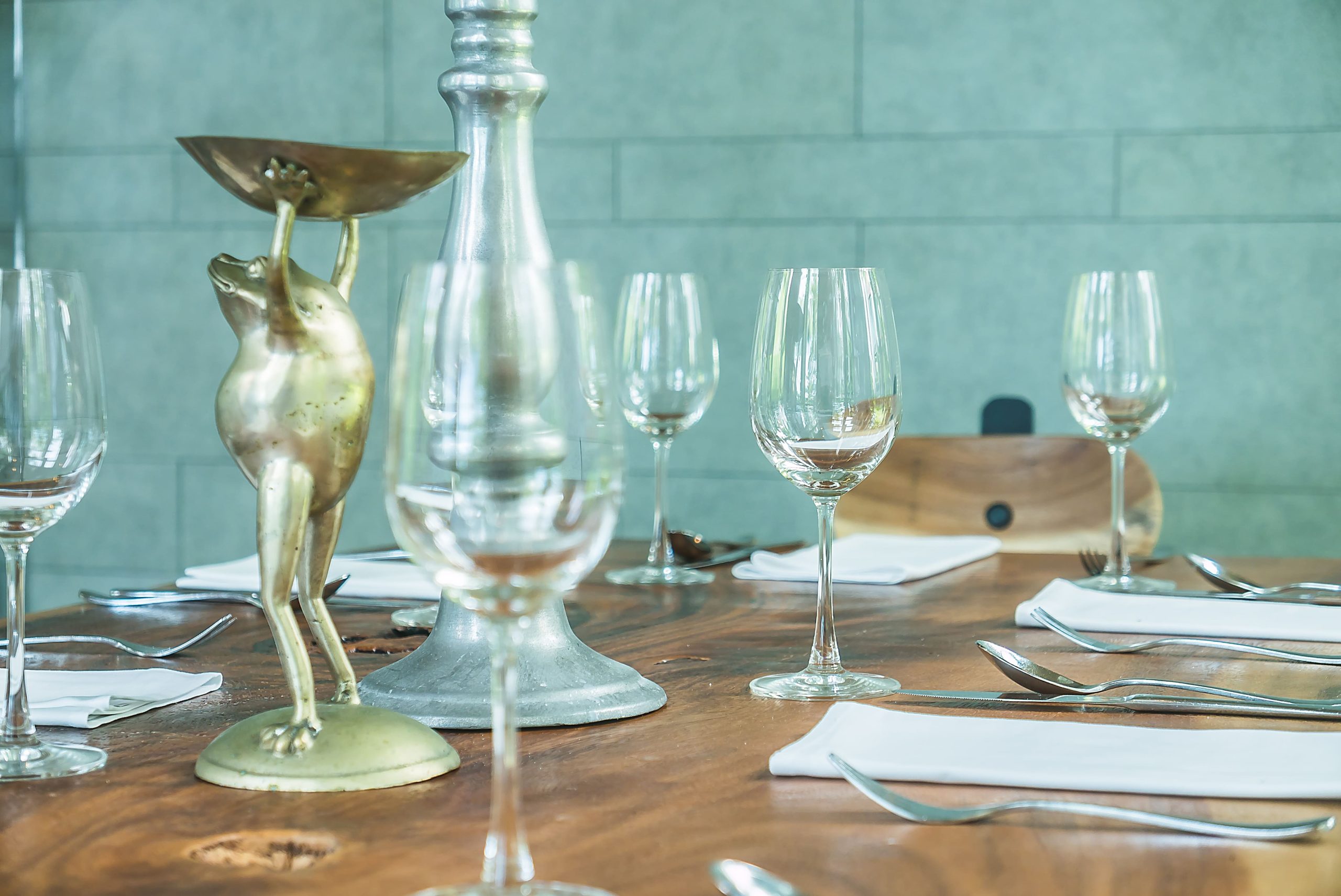 Cómo colocar copas y vasos en una mesa